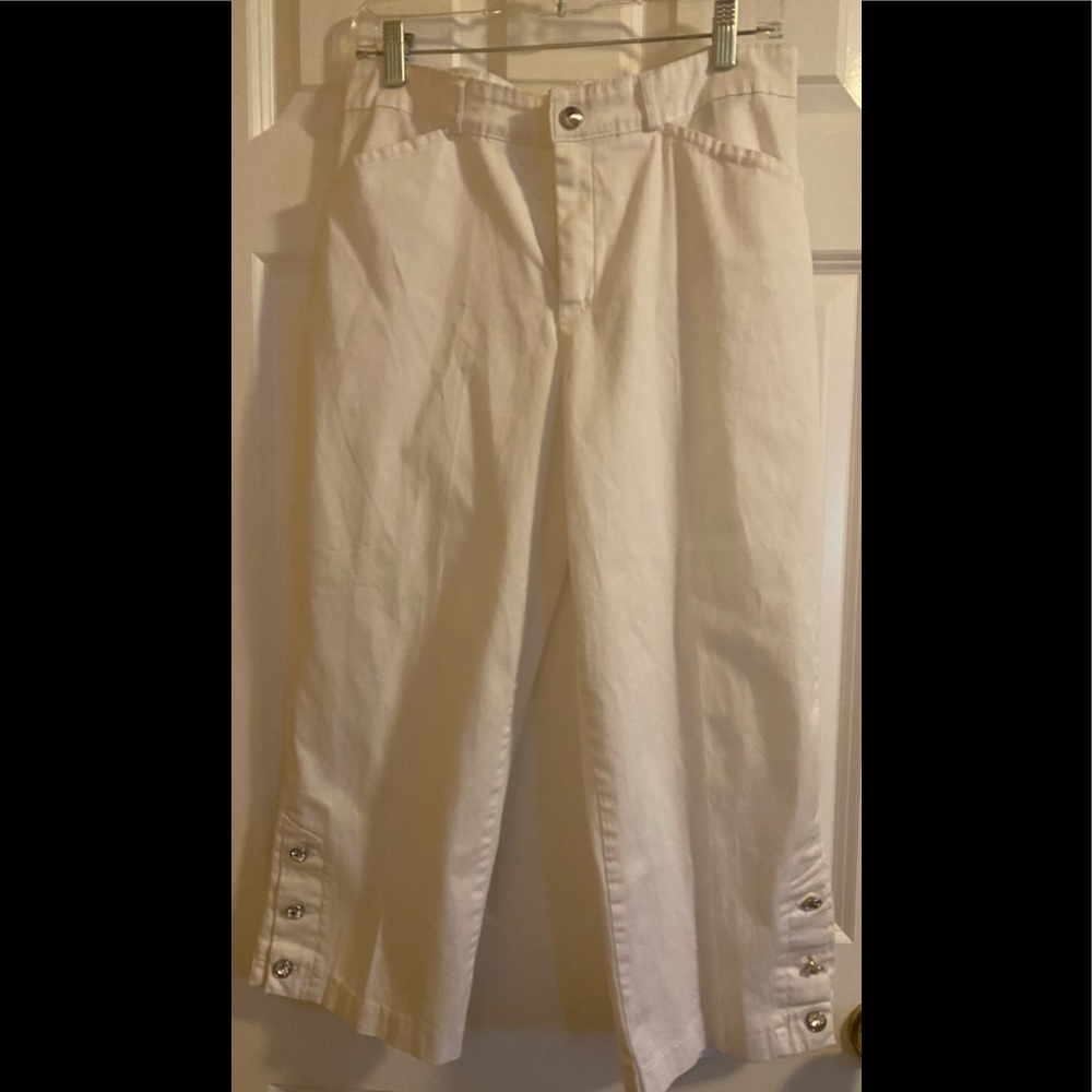 EUC R & D collections white crop/ankle jeans.